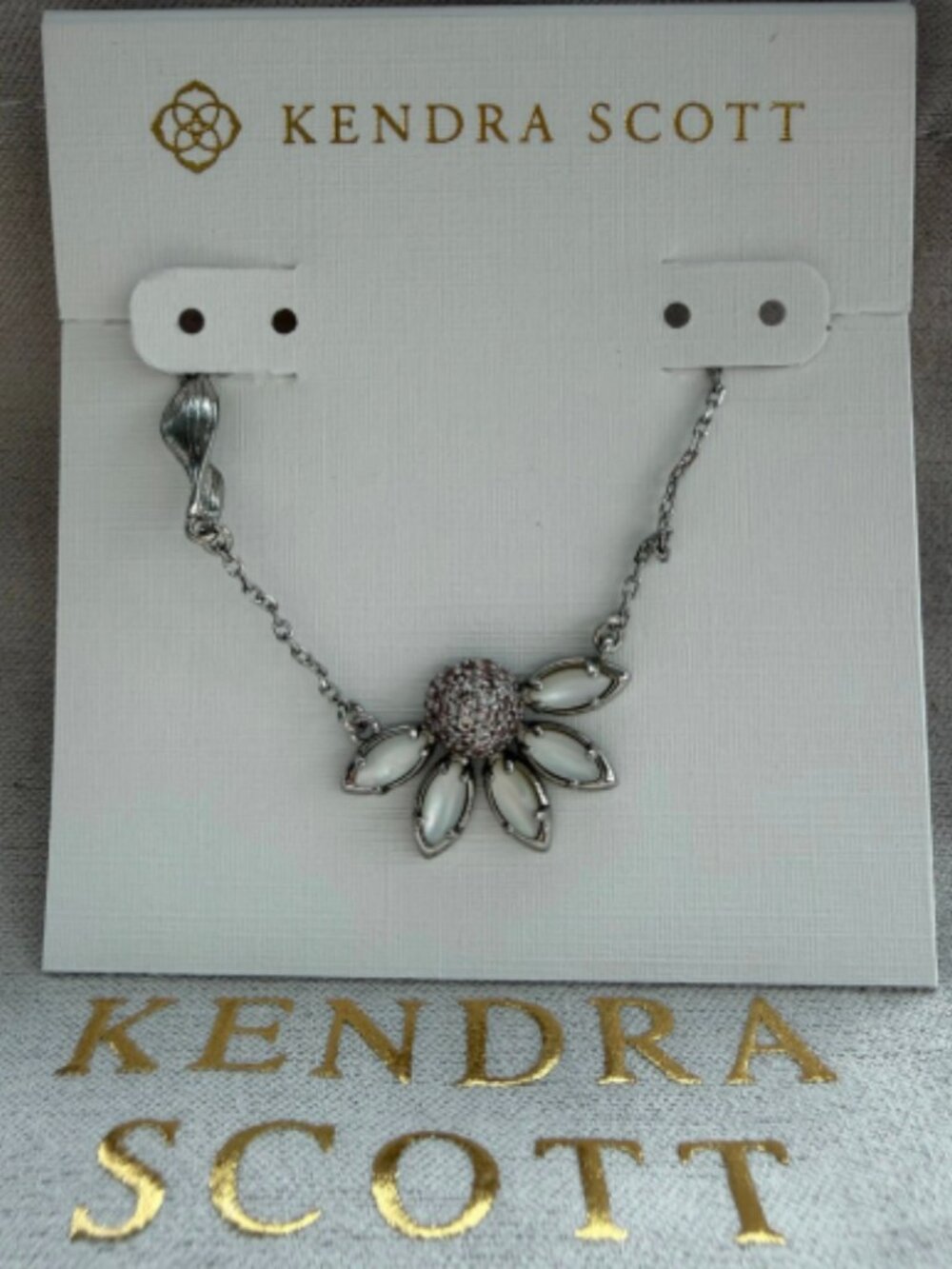Kendra Scott Daisy Pendant Necklace